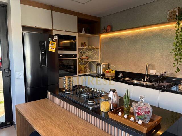 Venda em Jardim Semiramis - Cotia